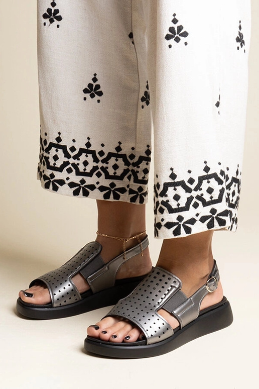 Grafīta sandales ar ažūra augšdaļu...