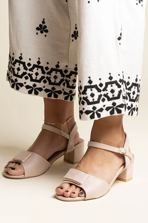 Bēšas zempapēžu sandales Frederica