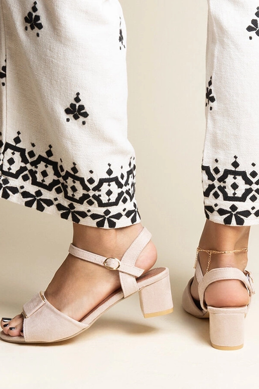 Bēšas zempapēžu sandales Frederica