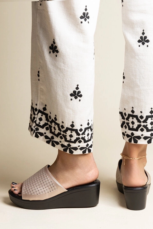 Zelta ažūra ķīļveida flip-flops eko...