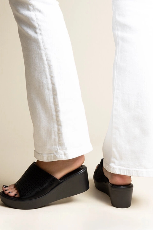 Melni caurspīdīgi platformas čības no...