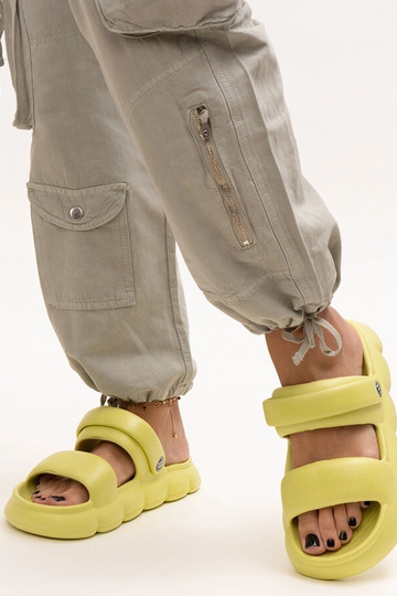 Vieglas putu sandales...