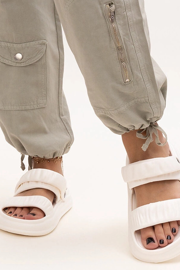 Baltas putu sandales ar...