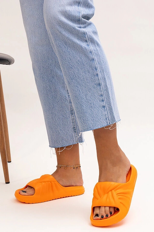 Apelsīnu cuntas putu čības