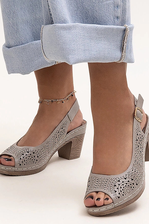 Riessen pelēkas ažūra sandales ar...