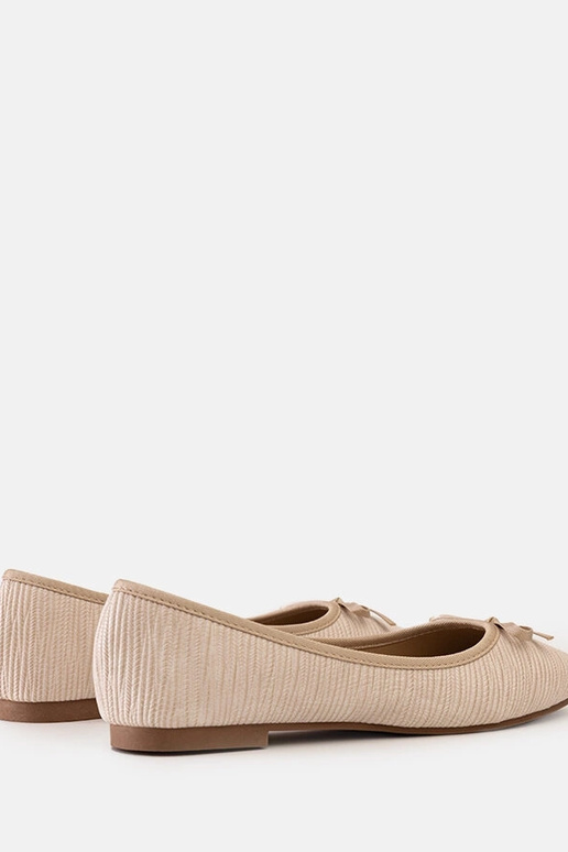 Bēšas balerīnas ar bantīti un ādas...