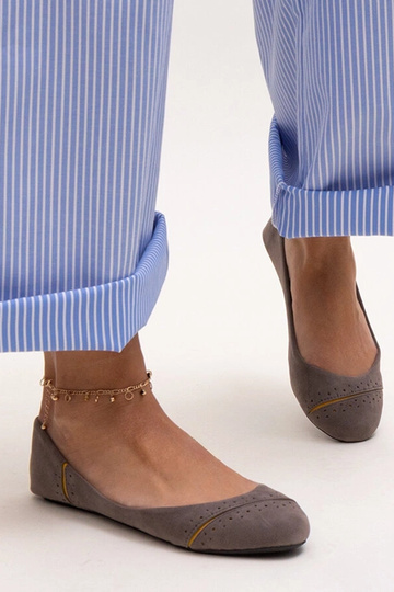 Pelēkas klasiskās balerīnas...