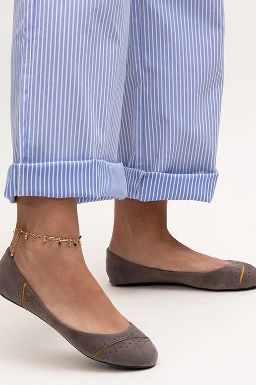 Pelēkas klasiskās balerīnas Dorris Pelēkas klasiskās balerīnas Dorris