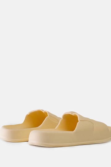 Bēšas putu čības Lete 2