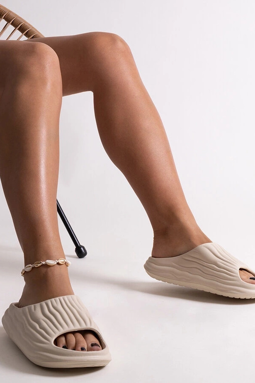 Bēšās Miniya volānās čīpas