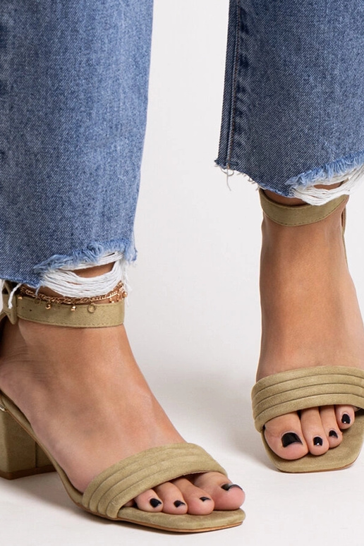 Zaļas Johara zempapēžu sandales