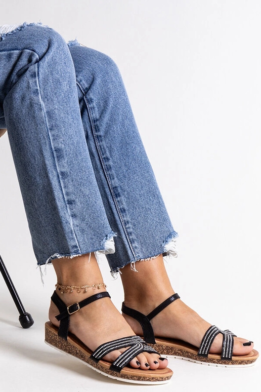 Melnas zemas sandales Saila