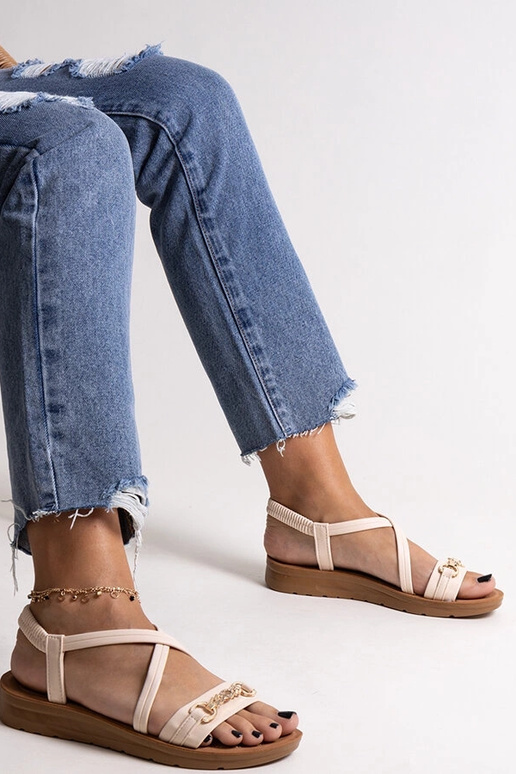 Bēšas sandales ar zelta sprādzi Pamphila