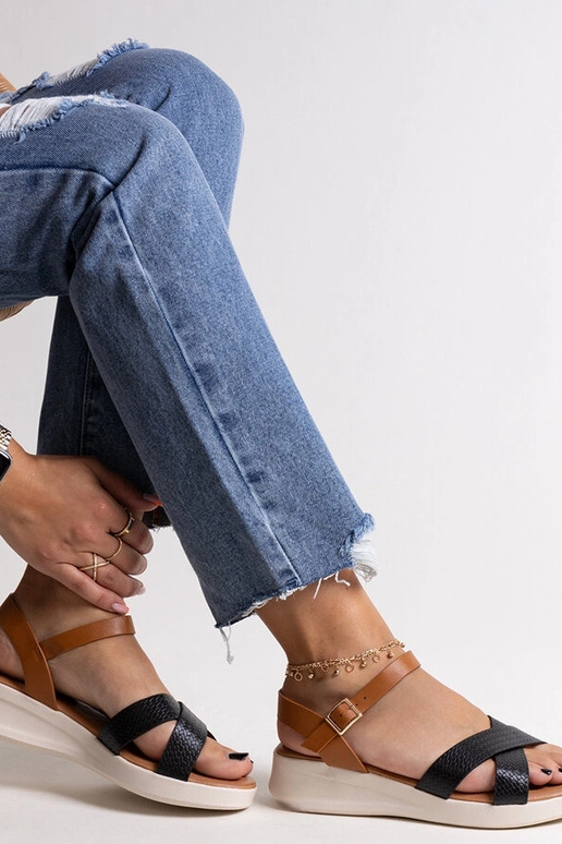 Melnas un brūnas Hakima zemā ķīļa... Melnas un brūnas Hakima zemā ķīļa...