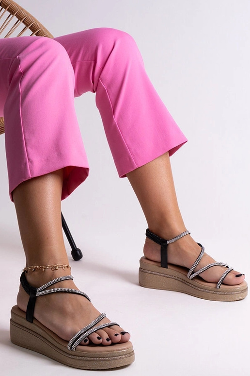 Mirdzošas sandales uz zema papēža ar...