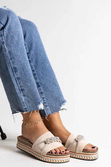 Bēšas flip-flops, kas dekorētas ar Kamilian cirkoniem