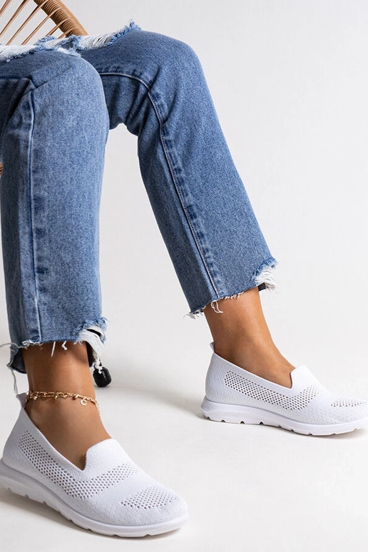 Rahima baltas kedas ar putu zolēm