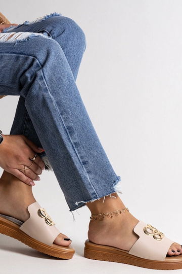 Bēšas flip-flops ar dekoratīvu sprādzi Jinan 2