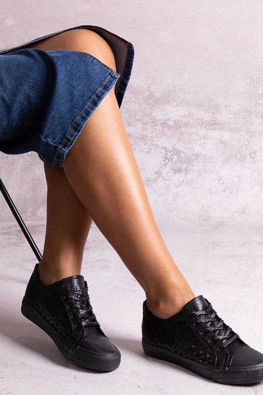 Melnas ažūra Safune kedas