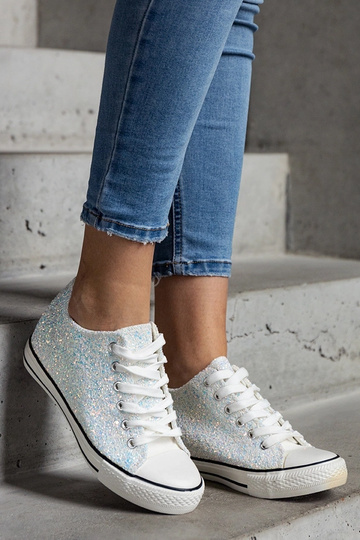 Zaļas spīdīgas augstas...