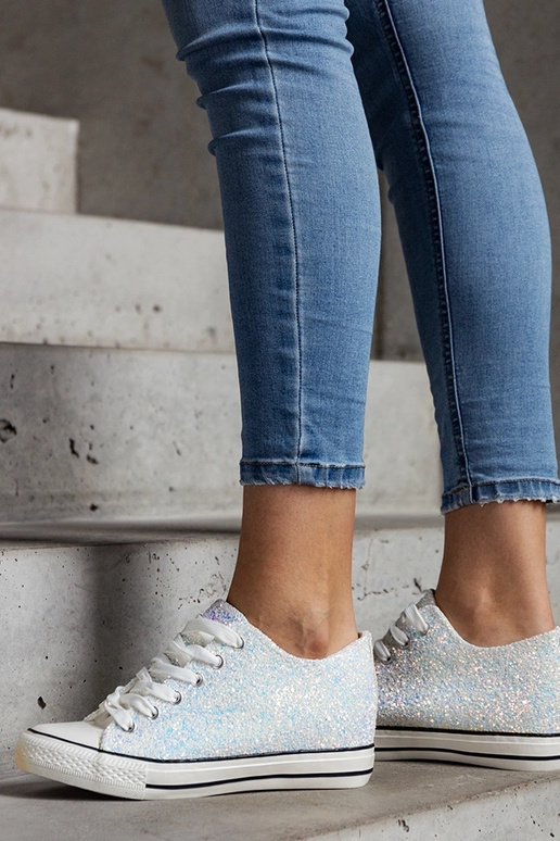 Zaļas spīdīgas augstas kedas Jadwa