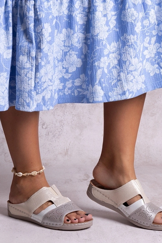 Bēšas spīdīgas flip-flops Samanar