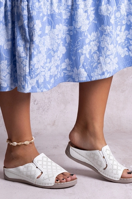 Marouna baltas perforētas flip-flops