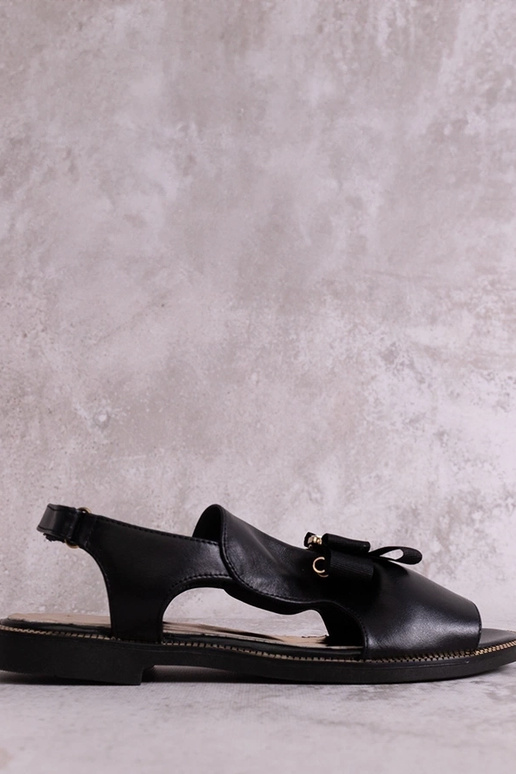 Melni sandales ar lentīti un cīrkoni...