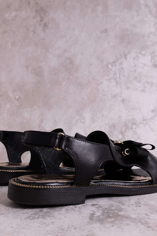 Melni sandales ar lentīti un cīrkoni...