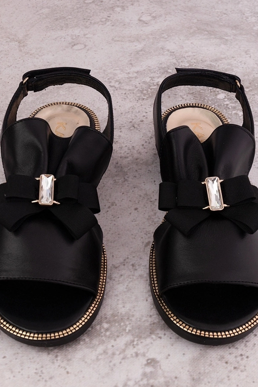 Melni sandales ar lentīti un cīrkoni...