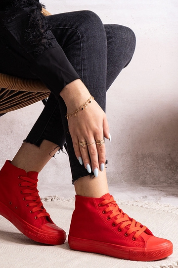 Sarkanas augstas čības Rafife