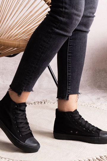 Melnas Rafife augstas...