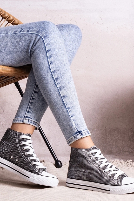 Melnas augstas augšdaļas kedas no...