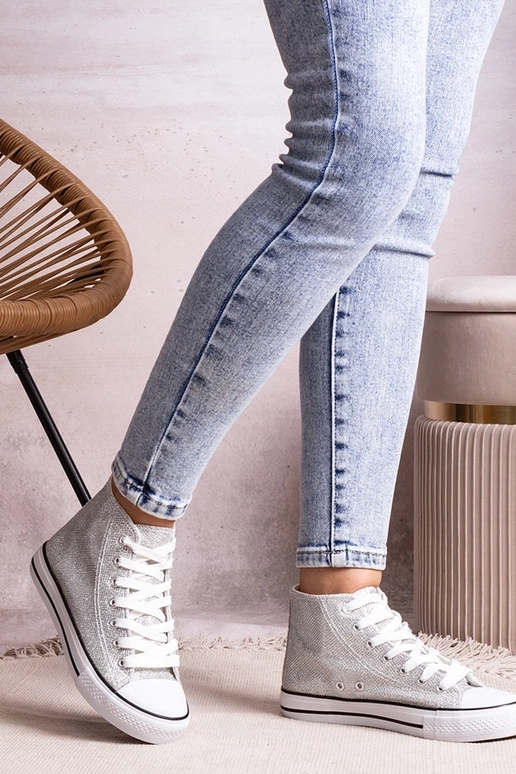 Sudraba čības ar augstu augšdaļu no...