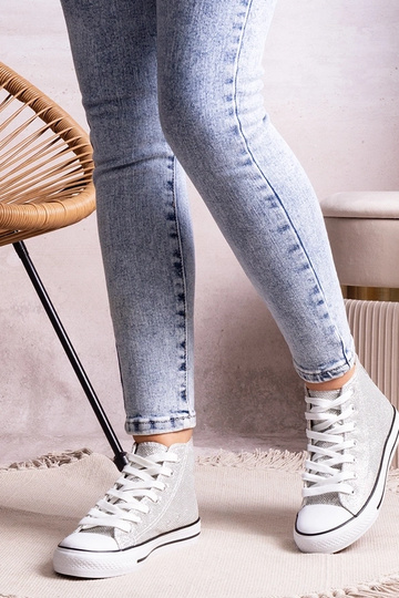 Sudraba čības ar augstu... 2