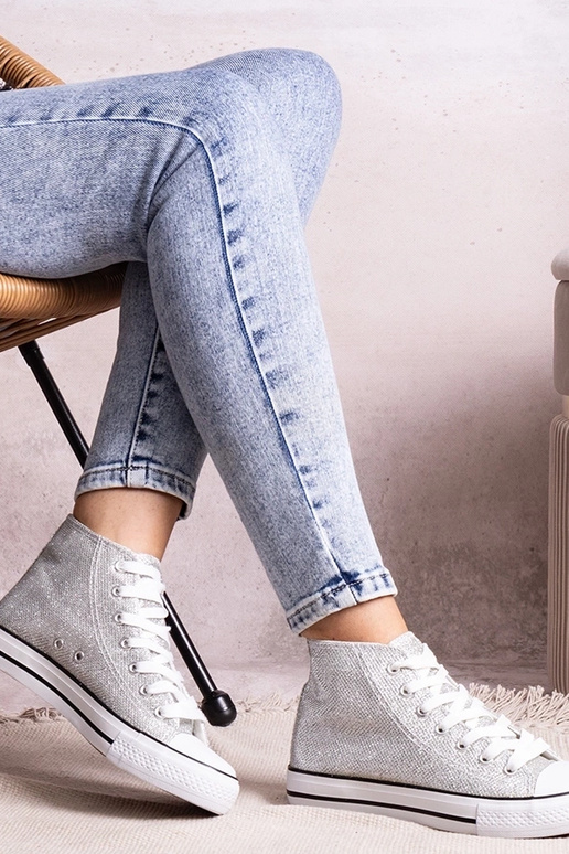 Sudraba čības ar augstu augšdaļu no...