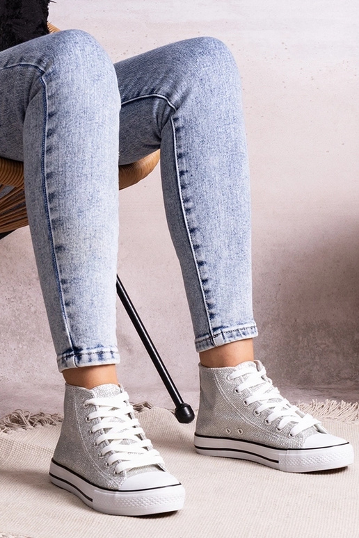 Sudraba čības ar augstu augšdaļu no...