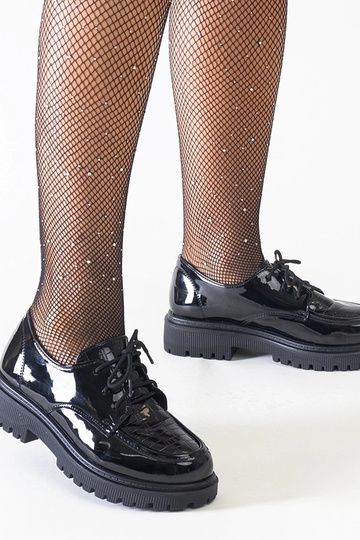 Melnas ikdienas šņorētās...