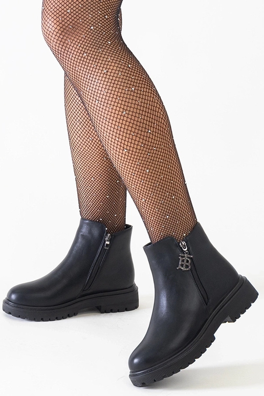 Melni puszābaki ar dekoratīvu kulonu...