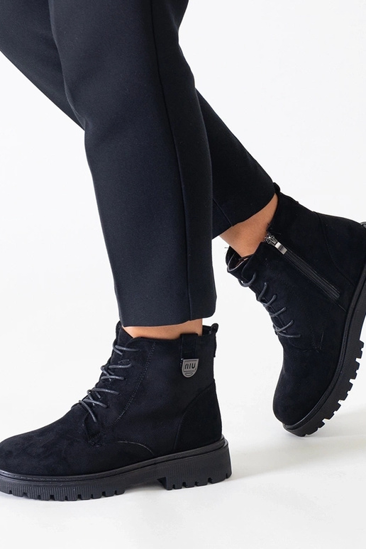 Melni mākslīgās zamšas darba apavi uz...