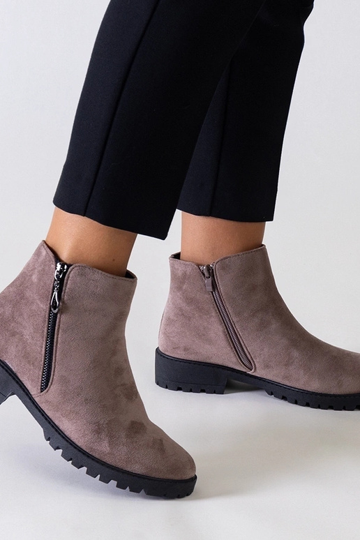 Brūni puszābaki ar metāla ieliktņiem...