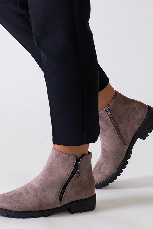 Brūni puszābaki ar metāla ieliktņiem...