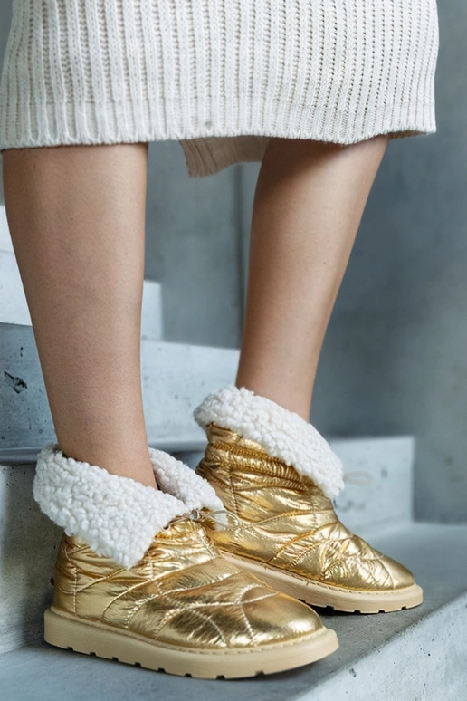 Zelta siltas sniega kurpes ar auklu...