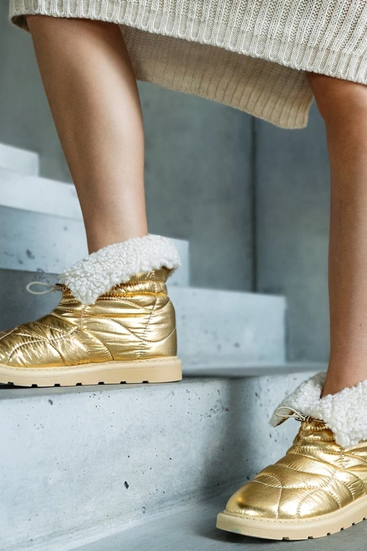 Zelta siltas sniega kurpes ar auklu...