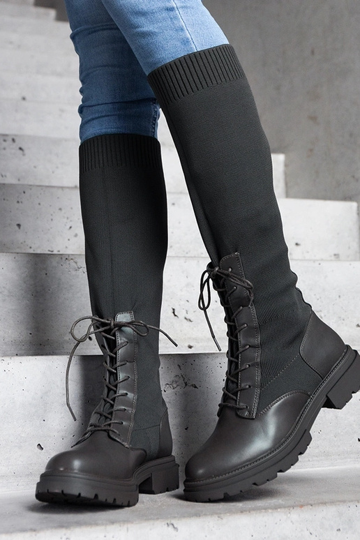 Zaļi uzvelkami zābaki ar auduma...