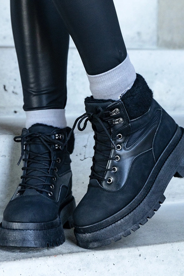 Melni pārgājienu zābaki ar... 2