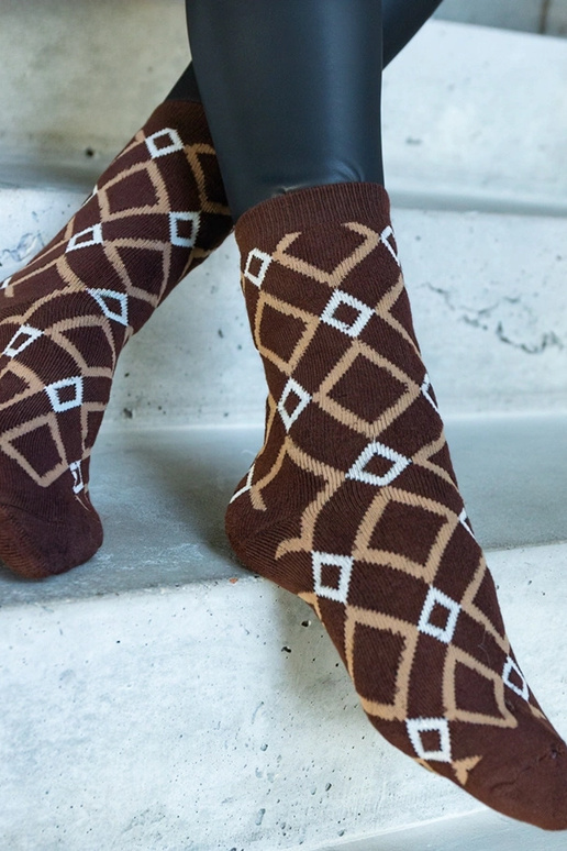 Melnbaltas siltās zeķes Sella