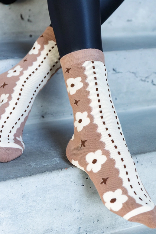 Melnbaltas siltās zeķes Sella