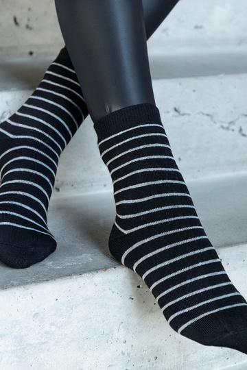 Melnbaltas siltās zeķes Sella