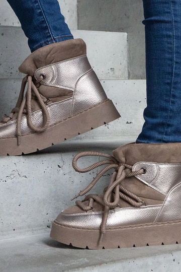 Sapphi tumši smilškrāsas...